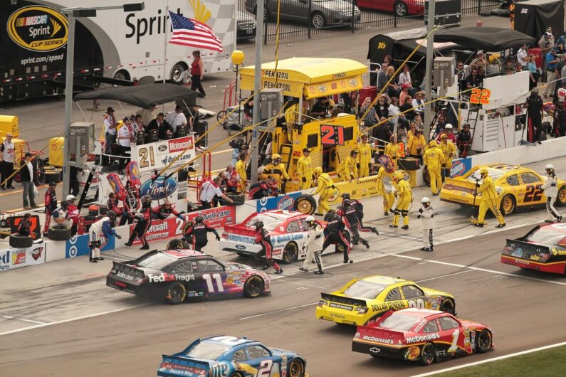 nascar-70390_1280