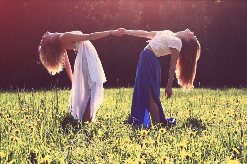 girls-839809_1920