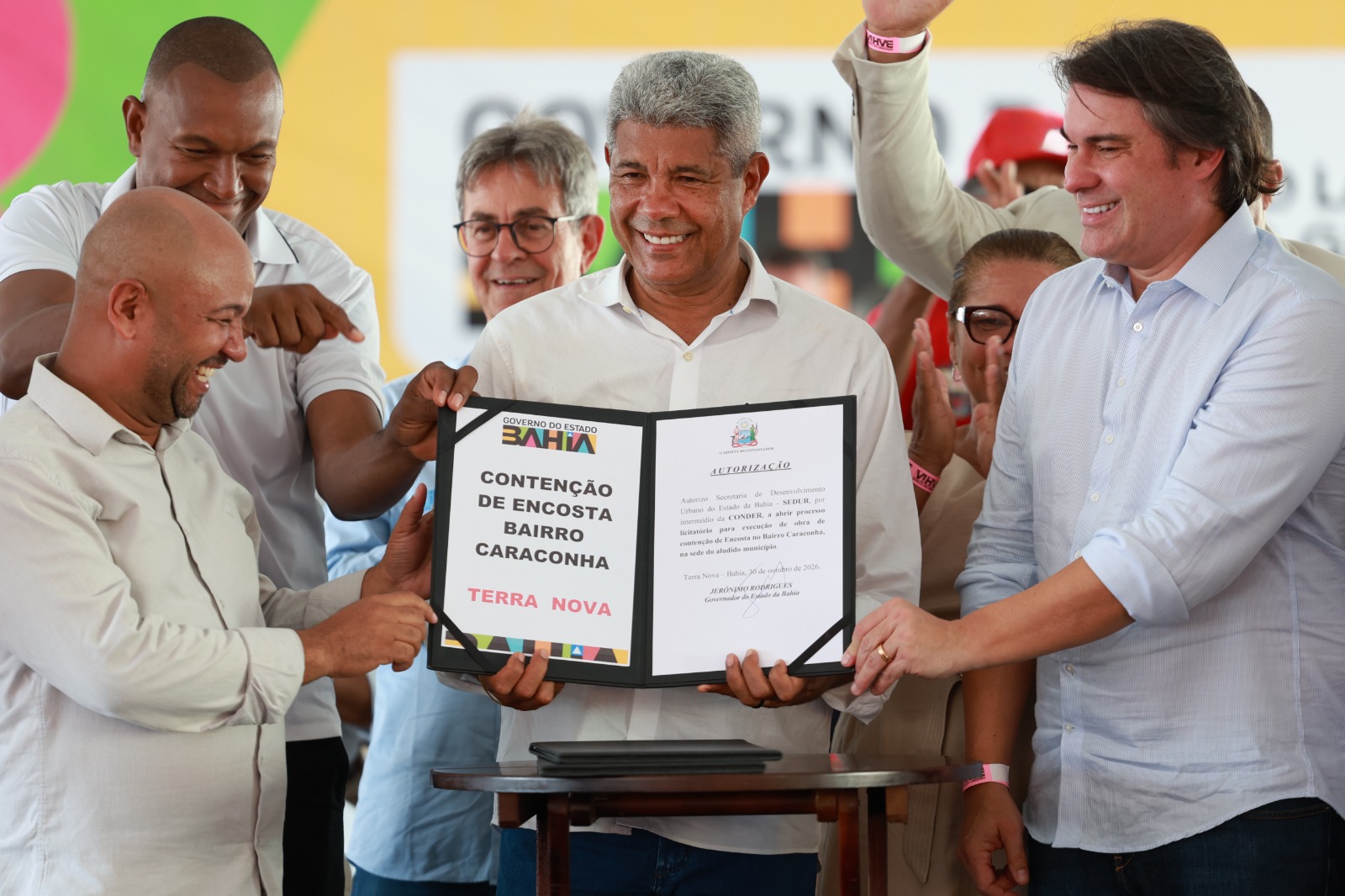 Terra Nova recebe equipamentos agrícolas e tem obra de encosta autorizada