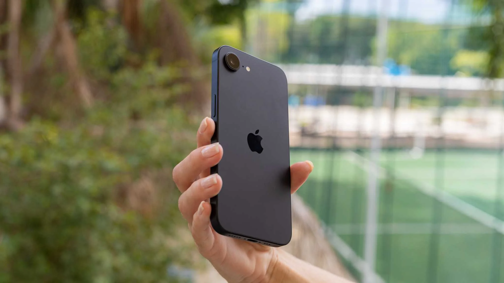 iPhone 17e Traseira e Logo